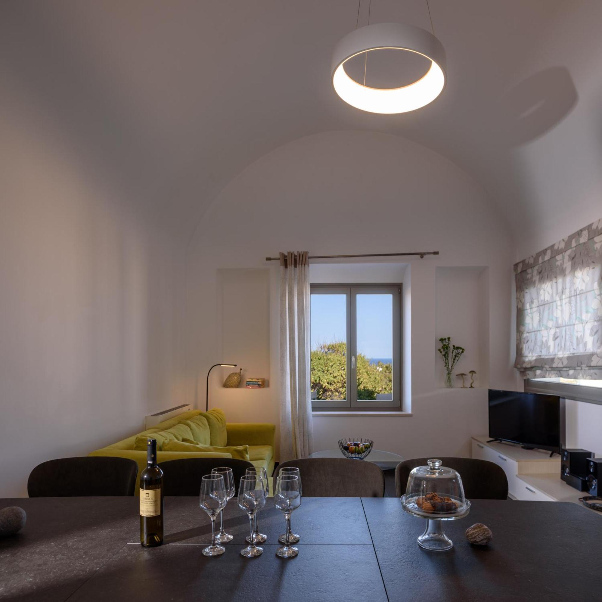 Home Of Lilies Fira  Exterior foto