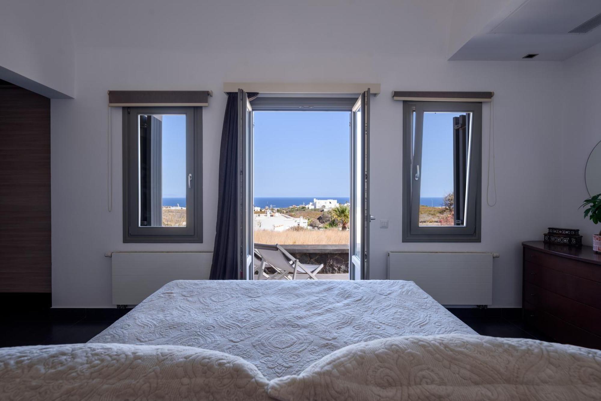 Home Of Lilies Fira  Exterior foto