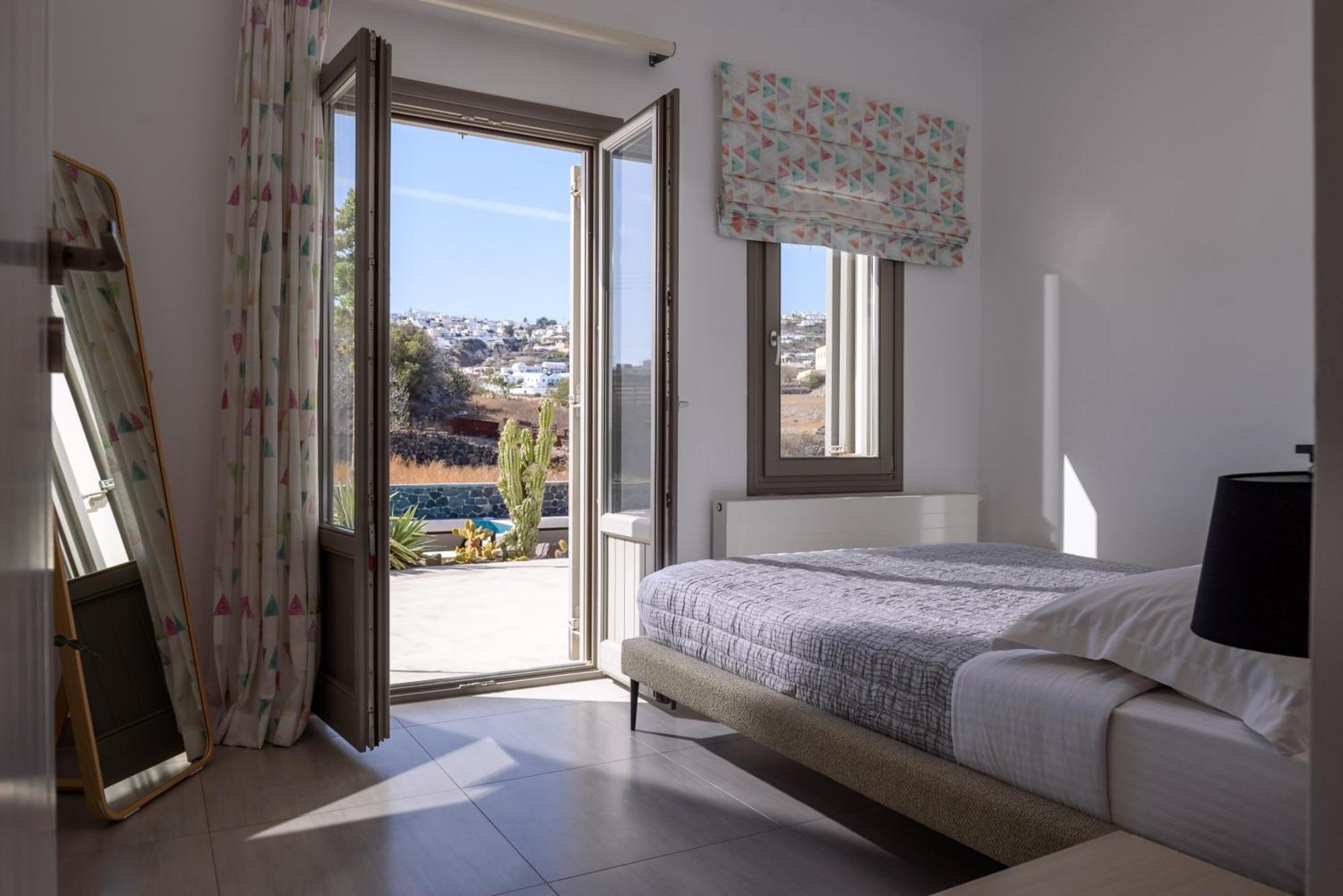 Home Of Lilies Fira  Exterior foto